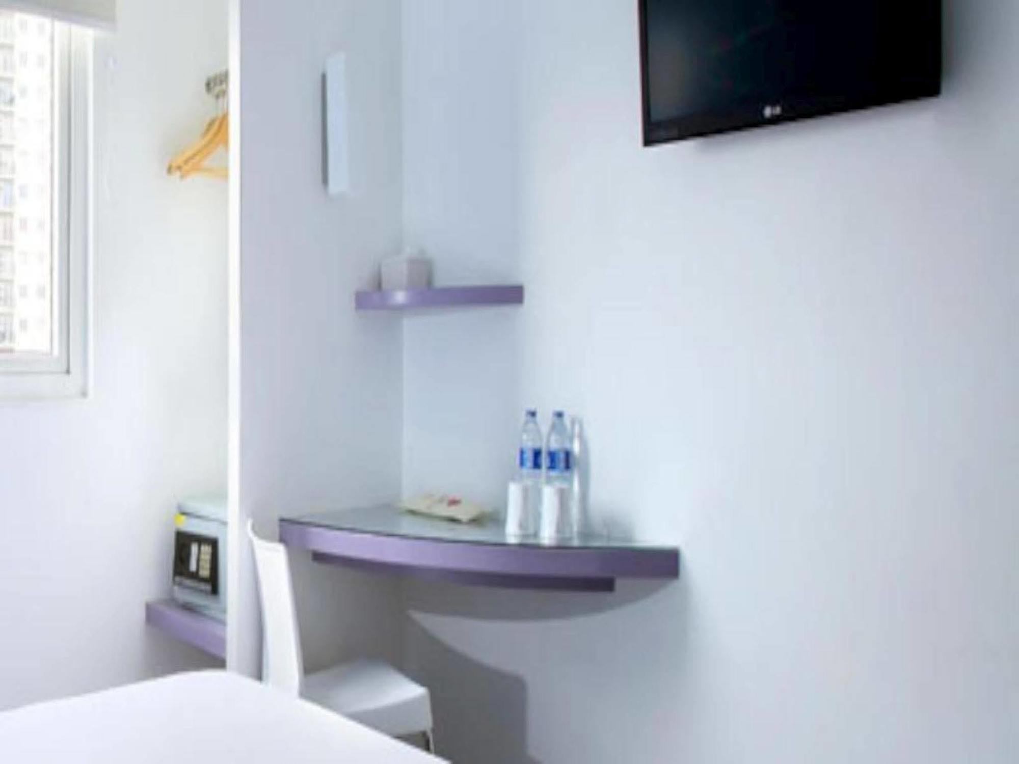 Amaris Hotel Bekasi Barat Exterior foto